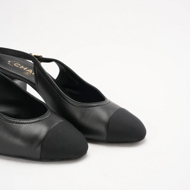 Chanel Slingback mit Strasssteinen an der Ferse, Schwarz, Größe 39C