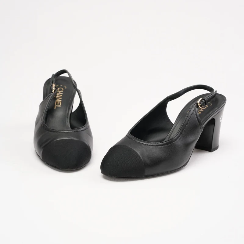 Chanel Slingback mit Strasssteinen an der Ferse, Schwarz, Größe 39C