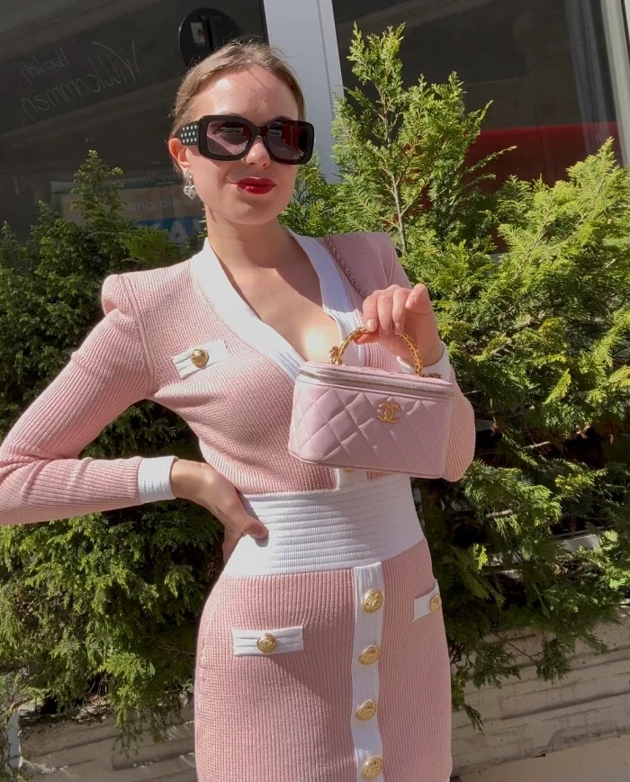 Chanel Kosmetiktasche aus hellrosa gestepptem Lammleder mit Metall-CC-Griff