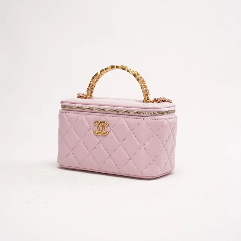 Chanel Kosmetiktasche aus hellrosa gestepptem Lammleder mit Metall-CC-Griff
