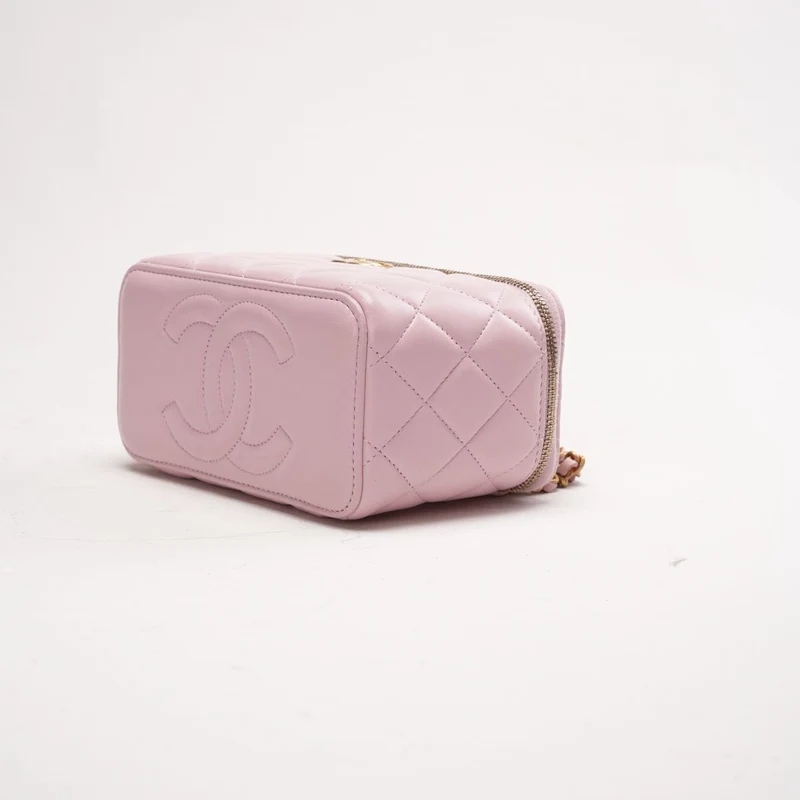 Chanel Kosmetiktasche aus hellrosa gestepptem Lammleder mit Metall-CC-Griff