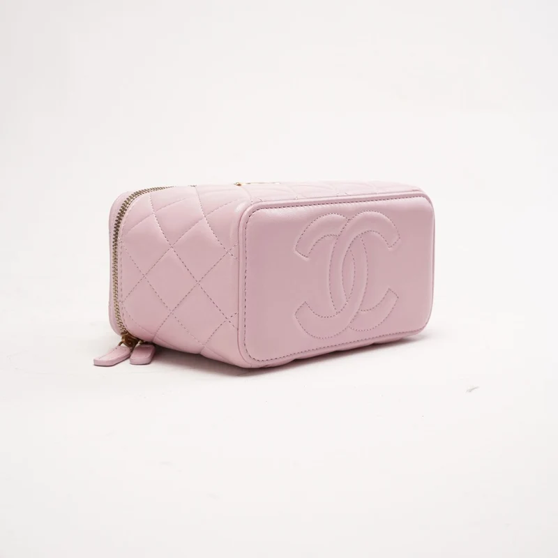 Chanel Kosmetiktasche aus hellrosa gestepptem Lammleder mit Metall-CC-Griff