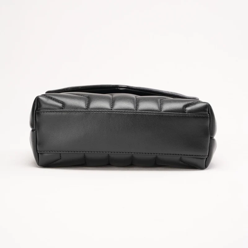 Saint Laurent Schwarze Loulou Toy Crossbody-Tasche aus Leder 2024