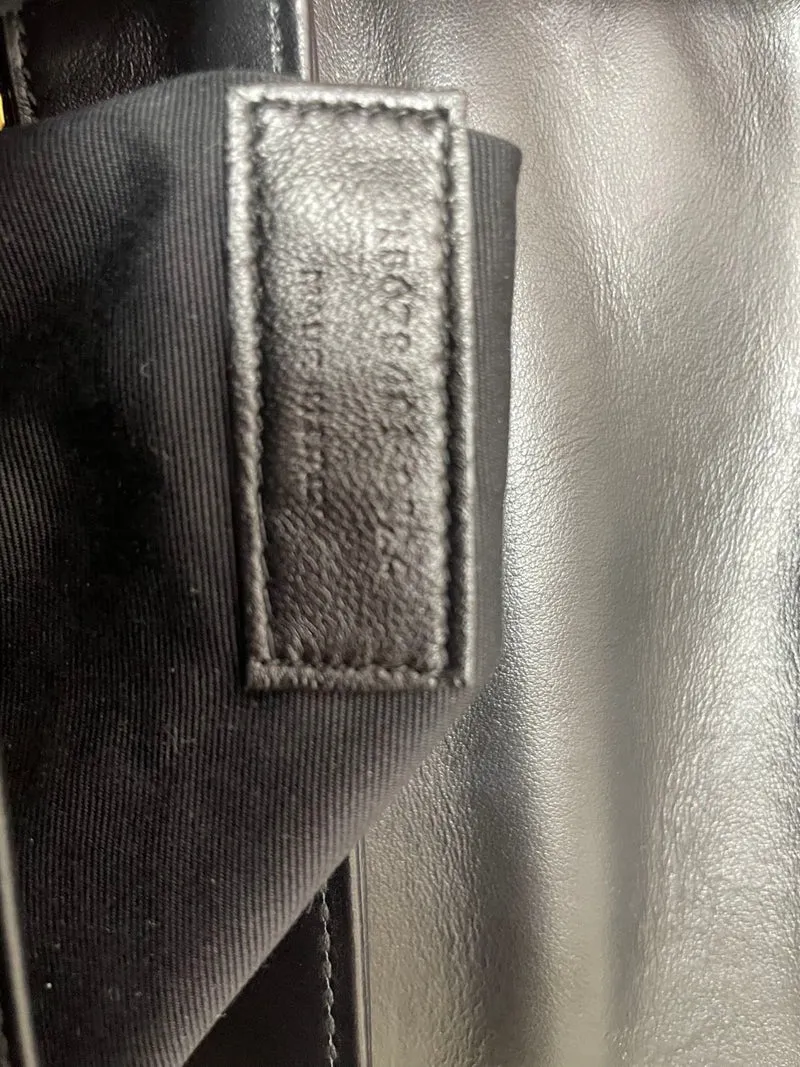 Saint Laurent Schwarze Loulou Toy Crossbody-Tasche aus Leder 2024