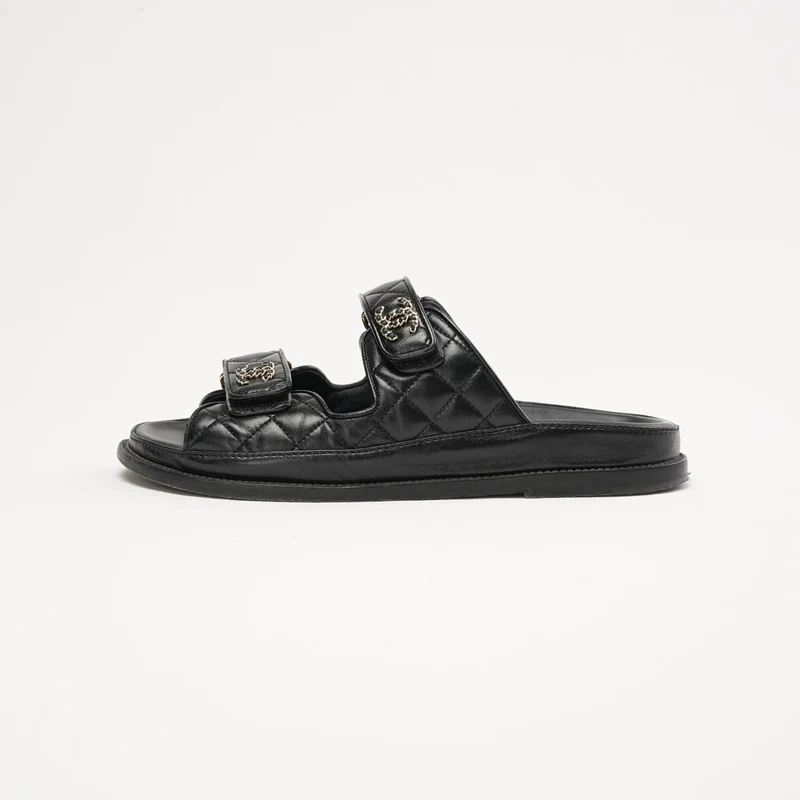 Chanel gesteppte Dad-Sandalen aus Lammleder mit Klettverschluss, Größe 38