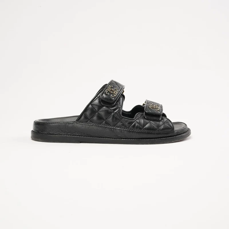 Chanel gesteppte Dad-Sandalen aus Lammleder mit Klettverschluss, Größe 38