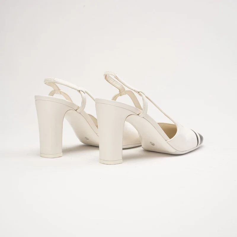 Chanel Slingback-Pumps aus weißem und schwarzem Leder, Größe 38