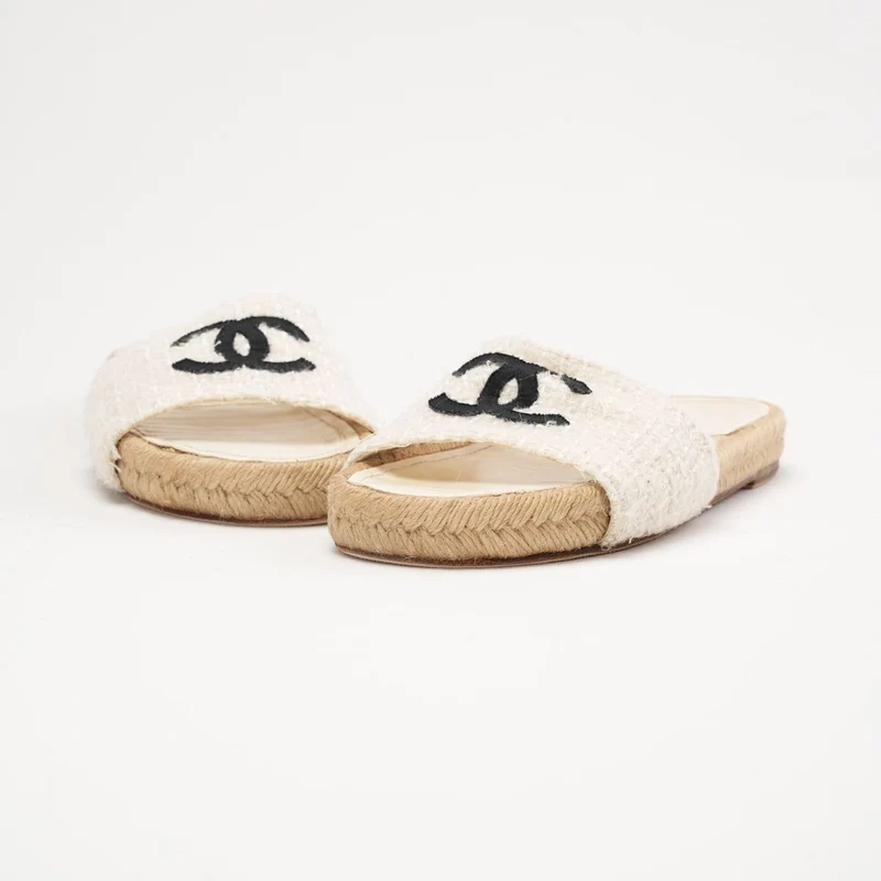 Chanel Tweed Grosgrain CC Mule Slides in Elfenbein und Schwarz 38