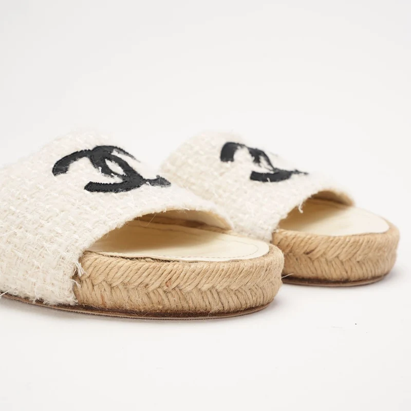 Chanel Tweed Grosgrain CC Mule Slides in Elfenbein und Schwarz 38