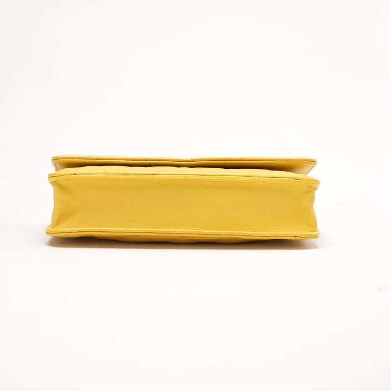 Chanel Classic Wallet On Chain (WOC) aus gelbem Lammleder, 2015
