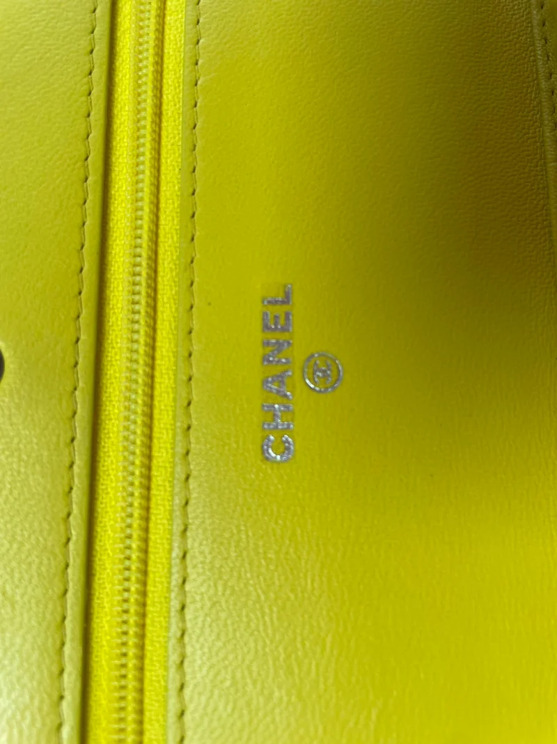 Chanel Classic Wallet On Chain (WOC) aus gelbem Lammleder, 2015
