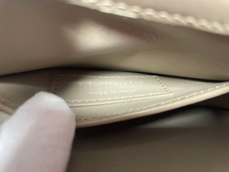 Saint Laurent Wildledertasche „Sunset“, klein, dunkelbeige, 2023