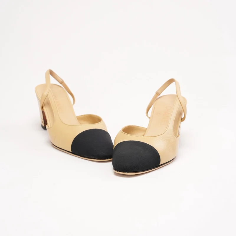 Chanel Slingback-Pumps aus laminiertem Gold und schwarzem Ripsband mit CC-Logo, Größe 36.5