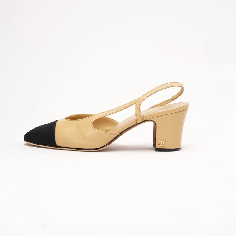 Chanel Slingback-Pumps aus laminiertem Gold und schwarzem Ripsband mit CC-Logo, Größe 36.5