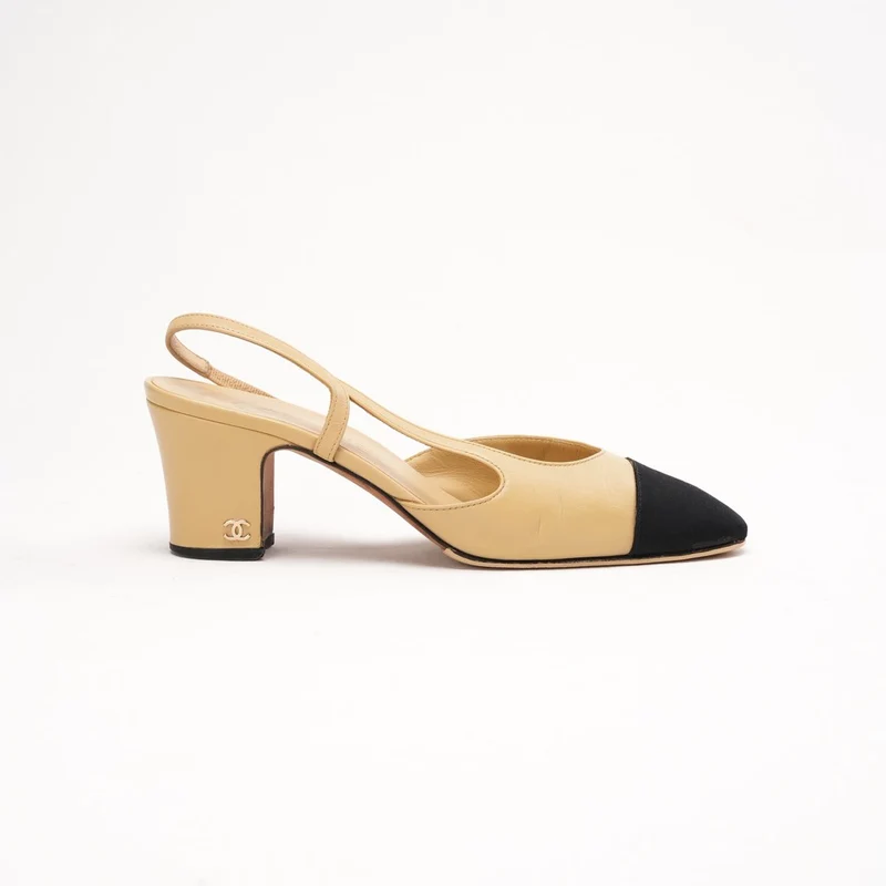 Chanel Slingback-Pumps aus laminiertem Gold und schwarzem Ripsband mit CC-Logo, Größe 36.5