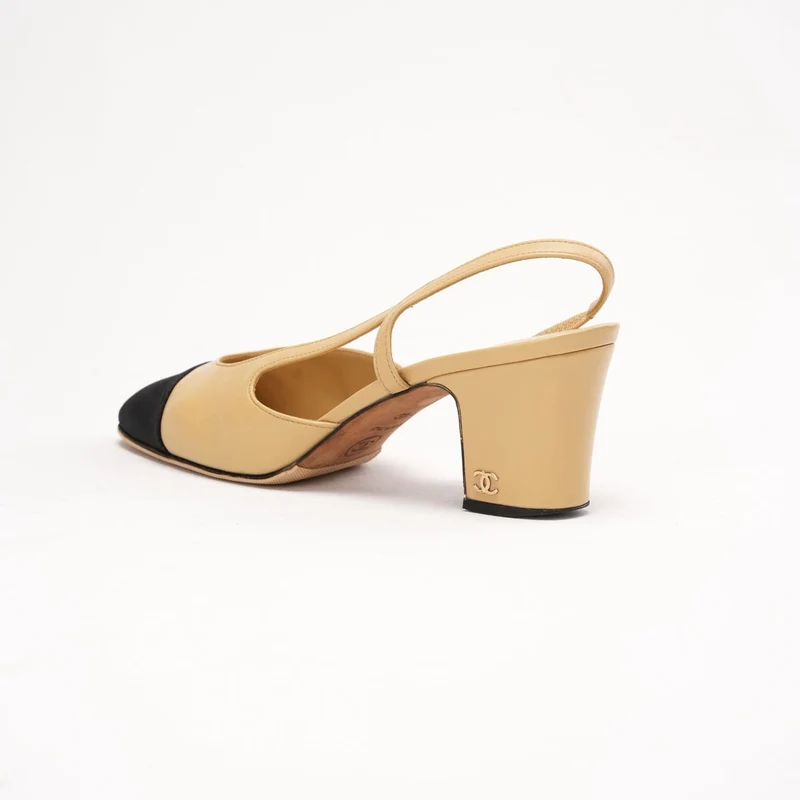 Chanel Slingback-Pumps aus laminiertem Gold und schwarzem Ripsband mit CC-Logo, Größe 36.5