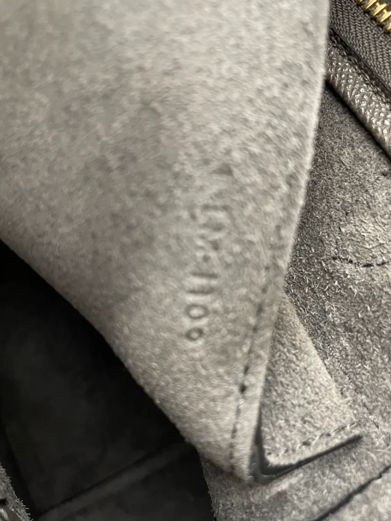 Celine Nano Gürteltasche in Grau aus genarbtem Kalbsleder 2019