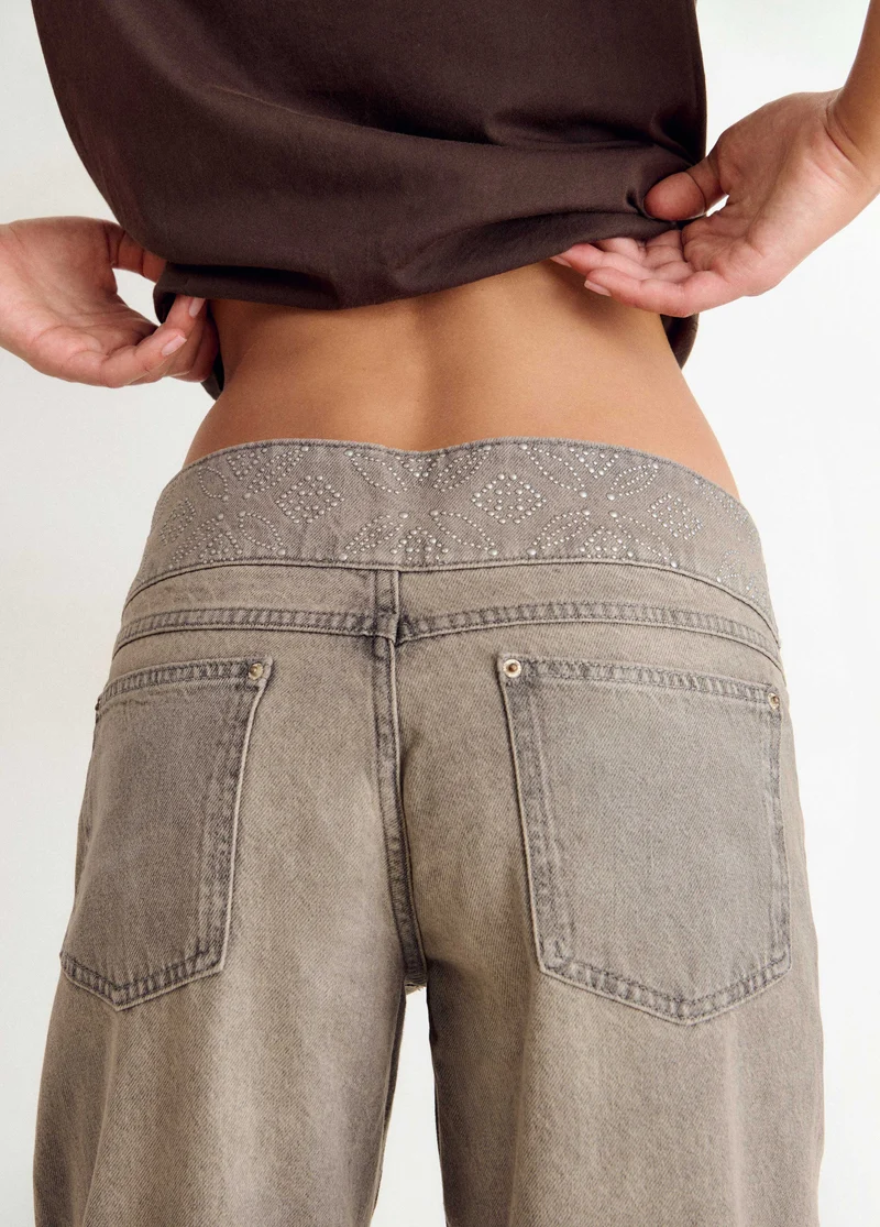 Wide-waistband jeans with studs