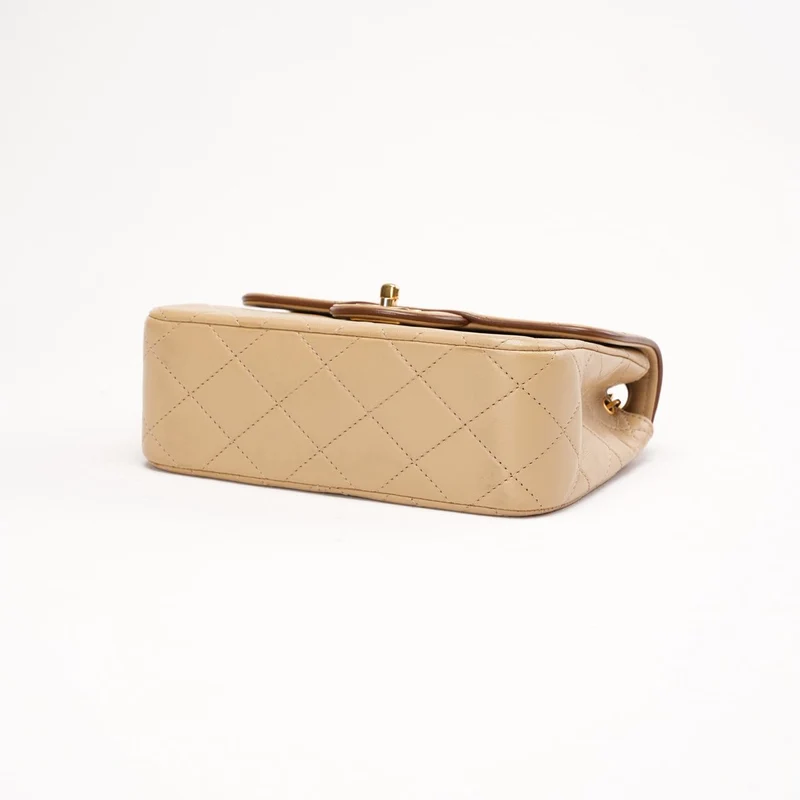 Chanel Vintage Beige Zweifarbige Mini Square Flap Bag aus Lammleder 1991