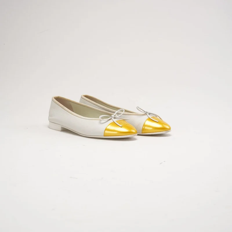 Chanel Ballerinas aus Leder, weiß/gelb, CC-Logo, Größe 39