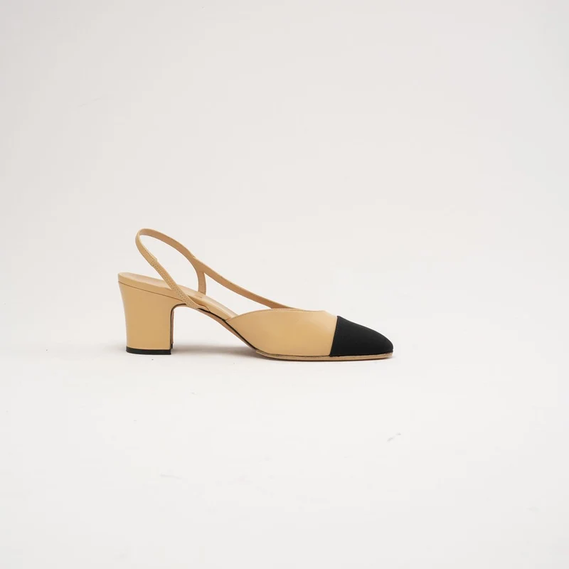 Chanel Beige/Schwarze Slingback-Pumps mit Kappe und CC-Logo, Größe 39