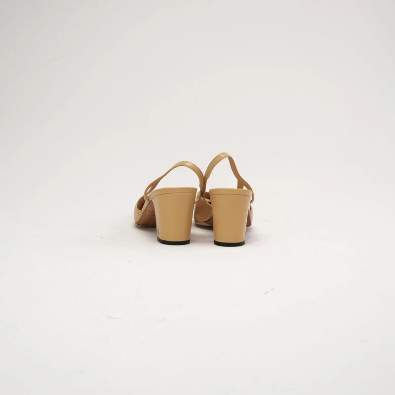 Chanel Beige/Schwarze Slingback-Pumps mit Kappe und CC-Logo, Größe 39