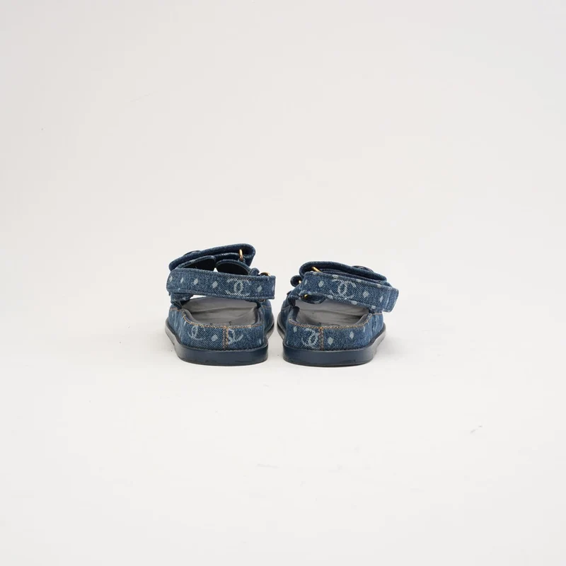 Chanel Dad-Sandalen aus blauem Denim, Größe 38.5