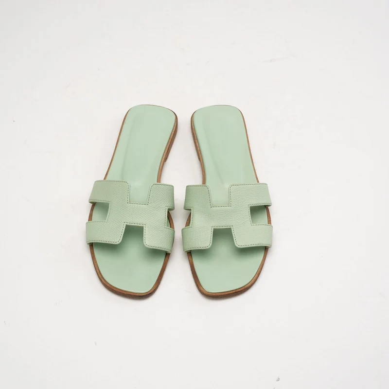 Hermès Oran Sandalen aus grünem Jade-Epsom-Leder, Größe 38