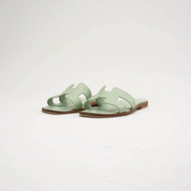 Hermès Oran Sandalen aus grünem Jade-Epsom-Leder, Größe 38