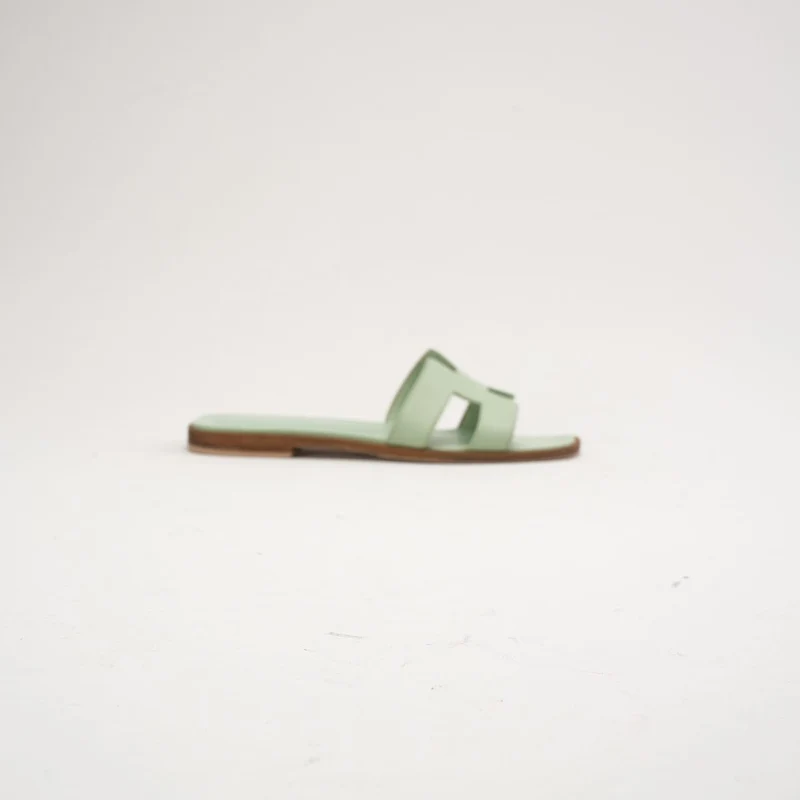 Hermès Oran Sandalen aus grünem Jade-Epsom-Leder, Größe 38