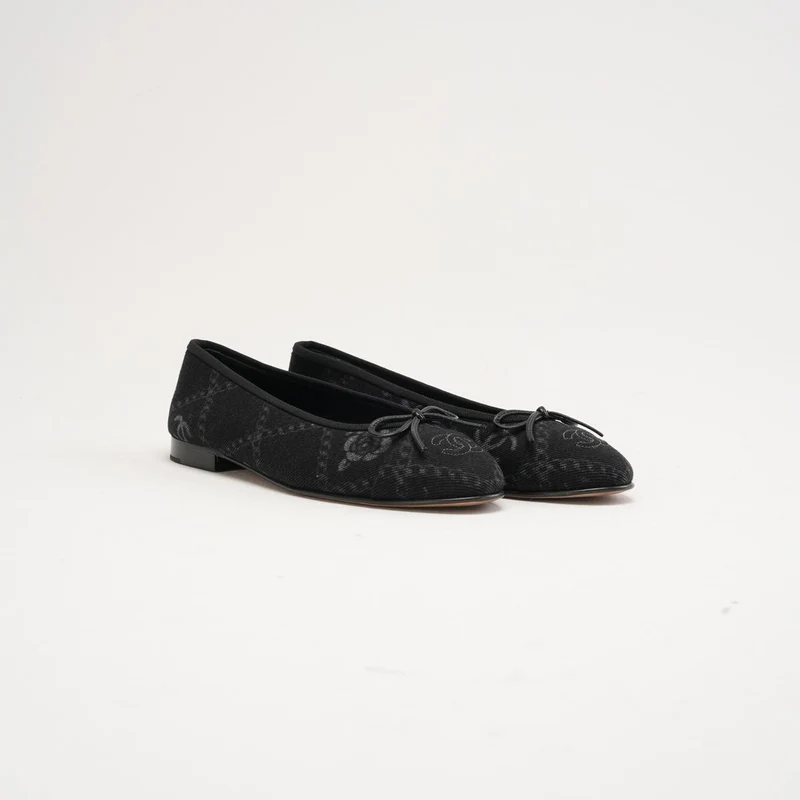 Chanel Ballerinas aus schwarzem Denim mit Print und CC-Logo, Größe 37.5