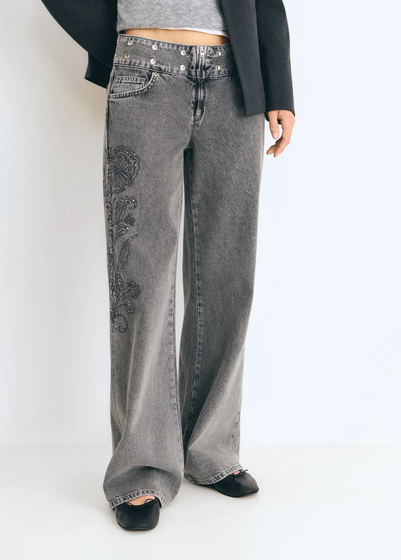 Jeans with a studded, embroidered waistband