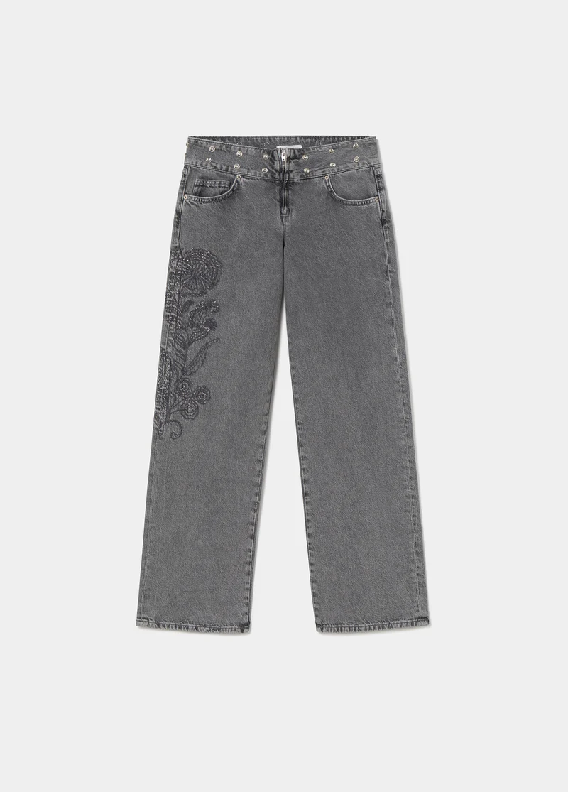 Jeans with a studded, embroidered waistband