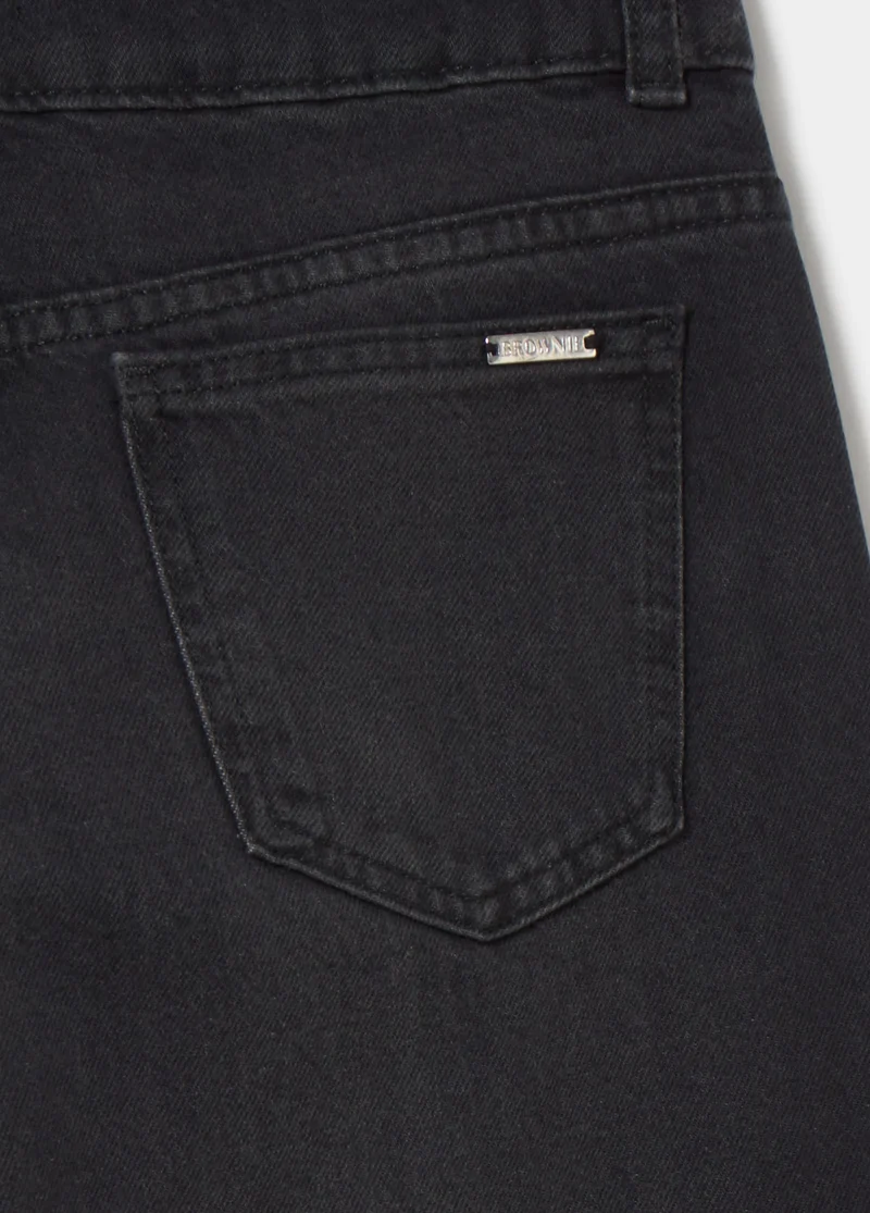 Wide-waist jeans