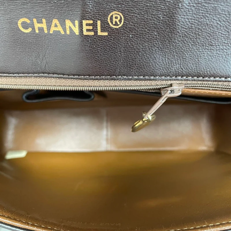 Chanel Vintage Zweifarbige Klassische Klappentasche in Braun, 1991