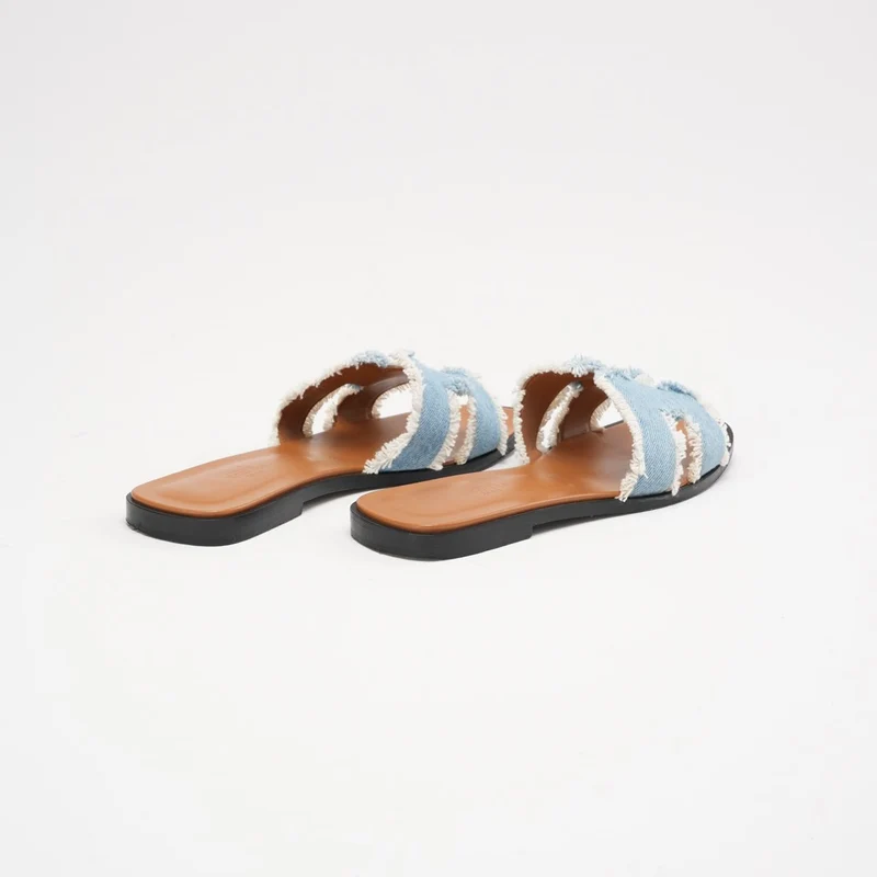Hermes Clair Denim Oran Fransen-Sandalen in Blau, Größe 38.5