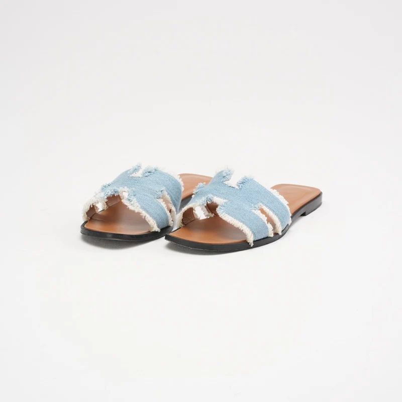 Hermes Clair Denim Oran Fransen-Sandalen in Blau, Größe 38.5