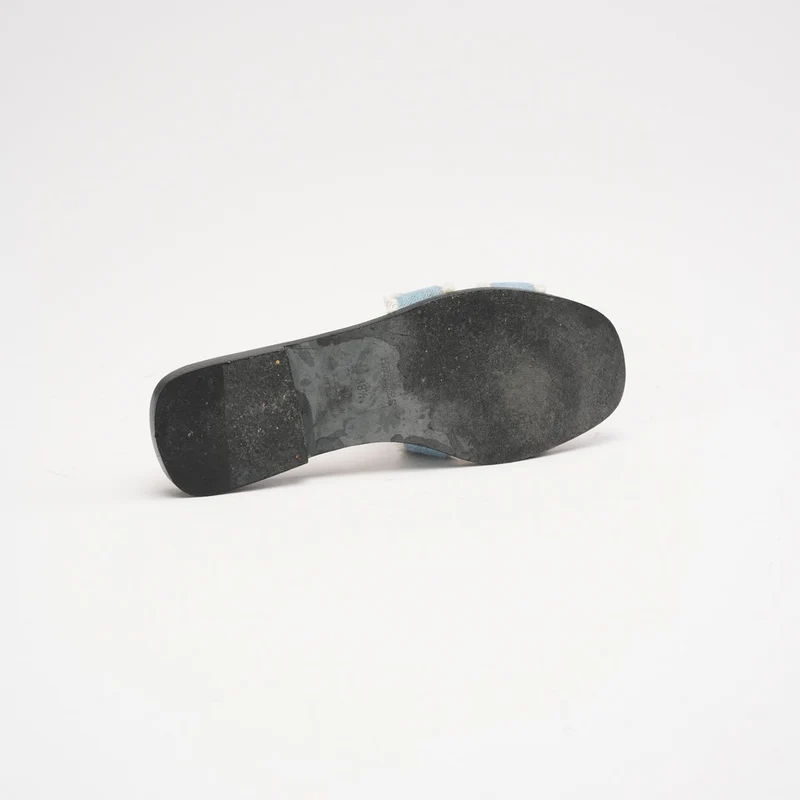 Hermes Clair Denim Oran Fransen-Sandalen in Blau, Größe 38.5