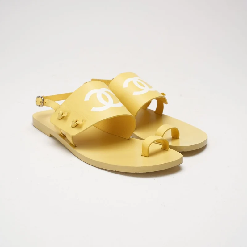 Chanel Riemchensandalen, flach, limettengelb, Größe 38.5