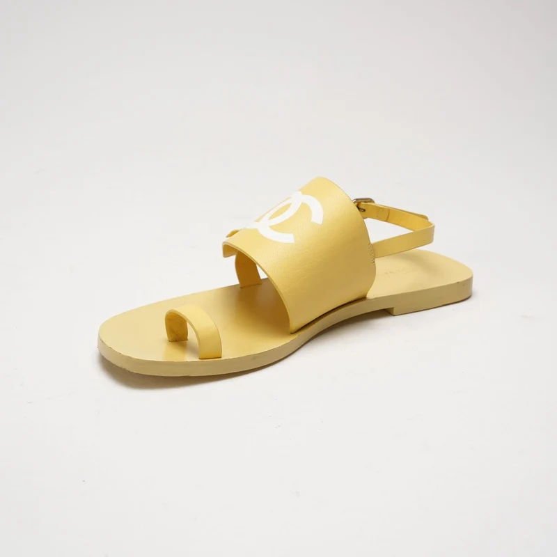 Chanel Riemchensandalen, flach, limettengelb, Größe 38.5