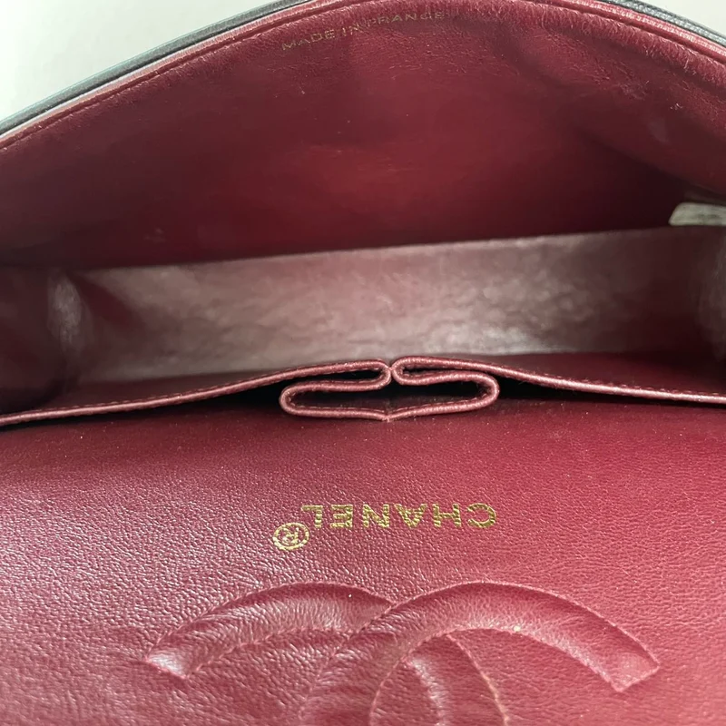 Chanel Schwarze Vintage Classic Medium Double Flap Bag 1997