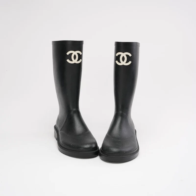 Chanel Classic Regenstiefel in Schwarz/Weiß mit CC Logo 39