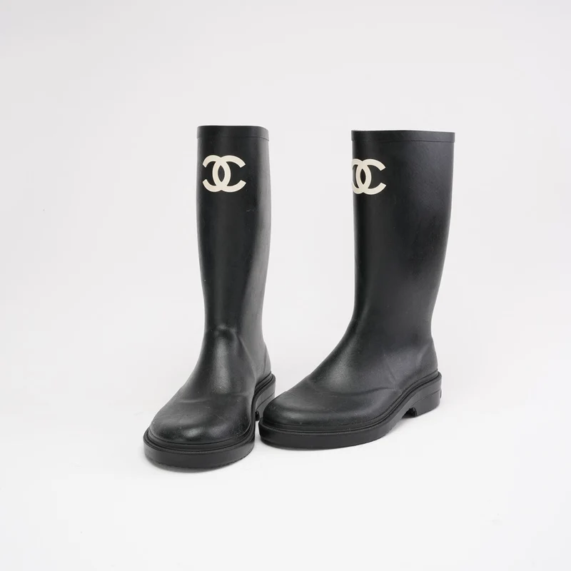 Chanel Classic Regenstiefel in Schwarz/Weiß mit CC Logo 39