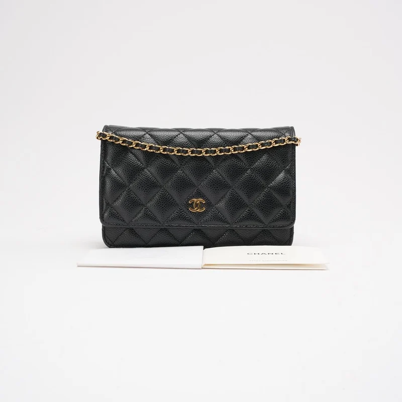 Chanel Schwarze klassische Brieftasche mit Kette (WOC) Caviar 2018