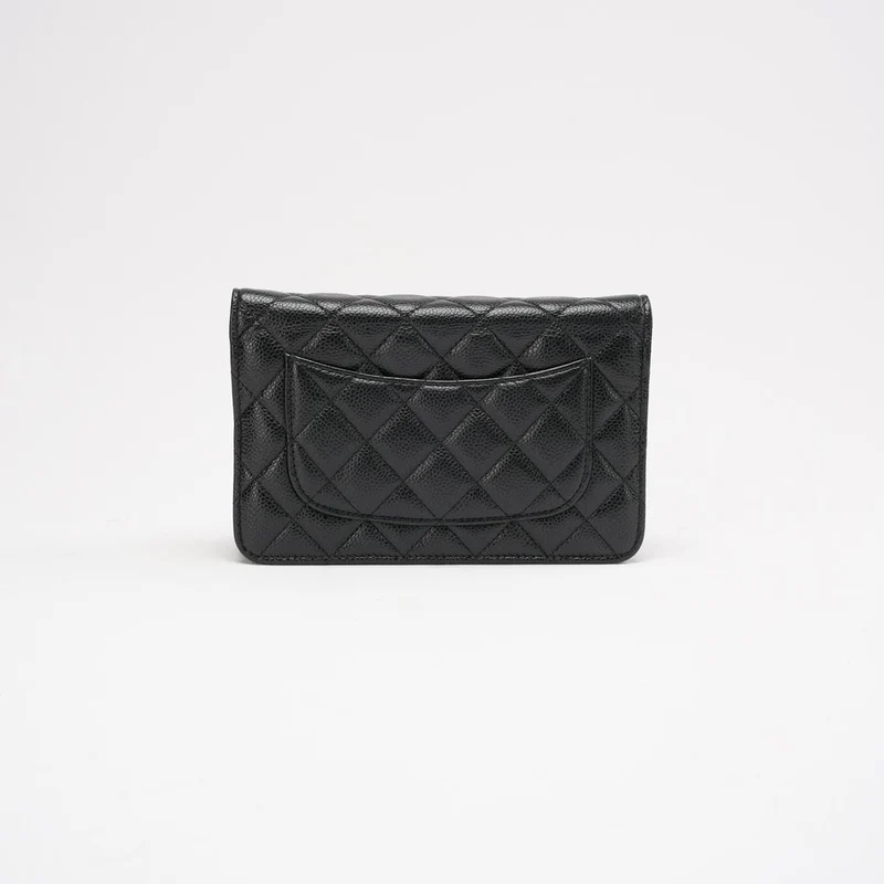 Chanel Schwarze klassische Brieftasche mit Kette (WOC) Caviar 2018
