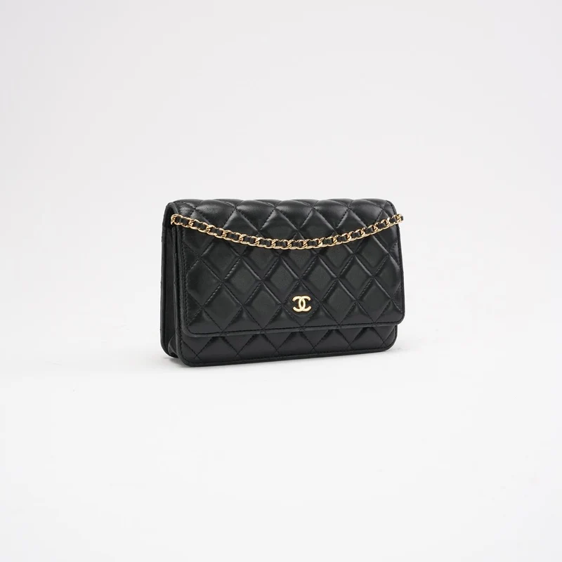 Chanel Schwarze Klassische Brieftasche mit Kette (WOC) 2019