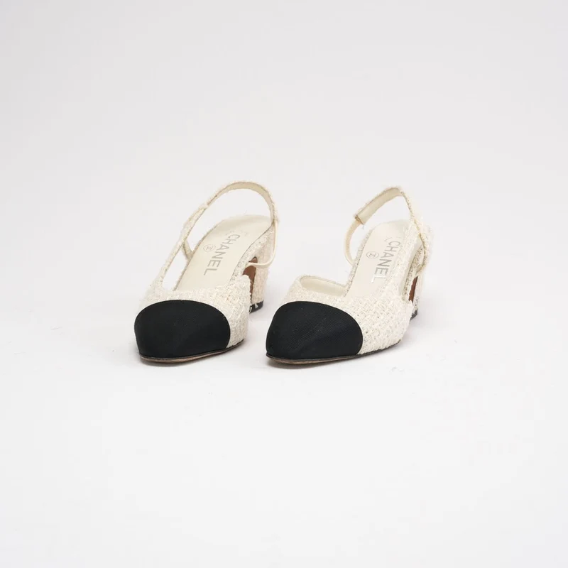 Chanel Slingback-Pumps aus weiß-schwarzem Tweed mit CC-Logo, Größe 36