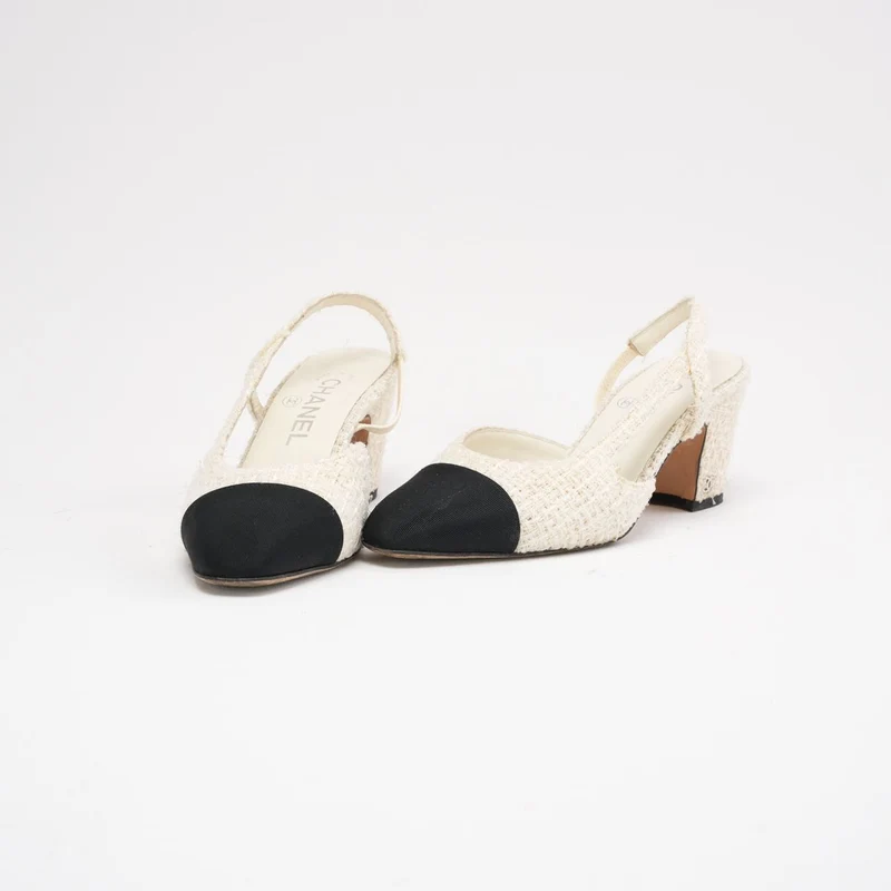 Chanel Slingback-Pumps aus weiß-schwarzem Tweed mit CC-Logo, Größe 36