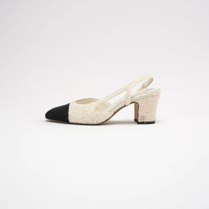 Chanel Slingback-Pumps aus weiß-schwarzem Tweed mit CC-Logo, Größe 36
