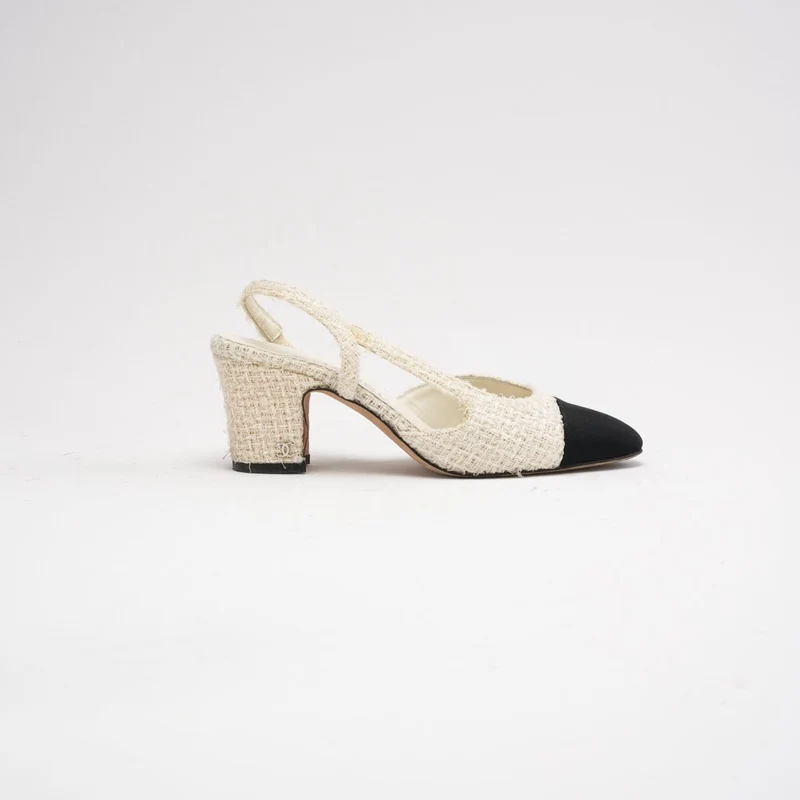 Chanel Slingback-Pumps aus weiß-schwarzem Tweed mit CC-Logo, Größe 36